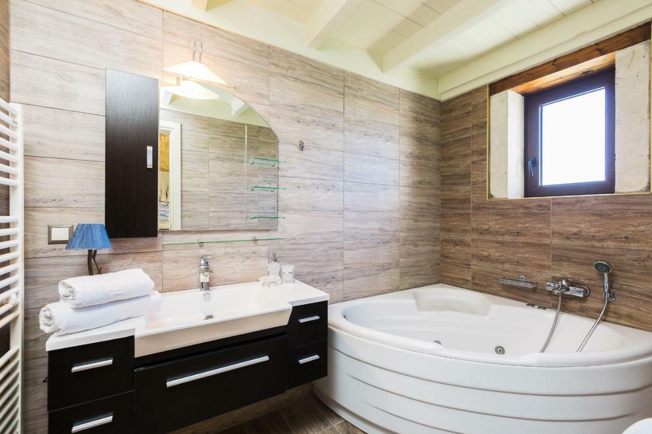 Caramel Villa, With 40M2 Pool & Spa Whirlpool, By Thinkvilla Panormos  Екстер'єр фото